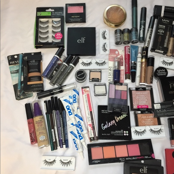 Mystery Makeup Bundle ⨠- Picture 6 of 8